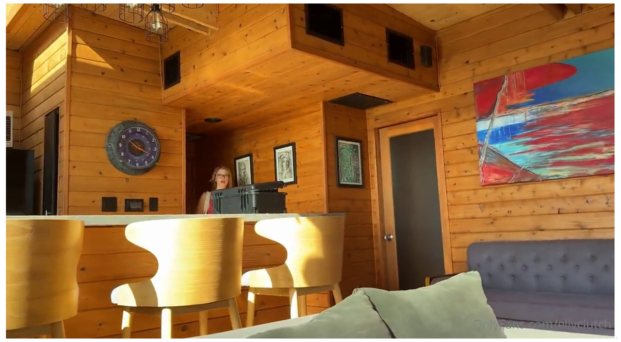 Elly Clutch – Fucking In The Bosses House