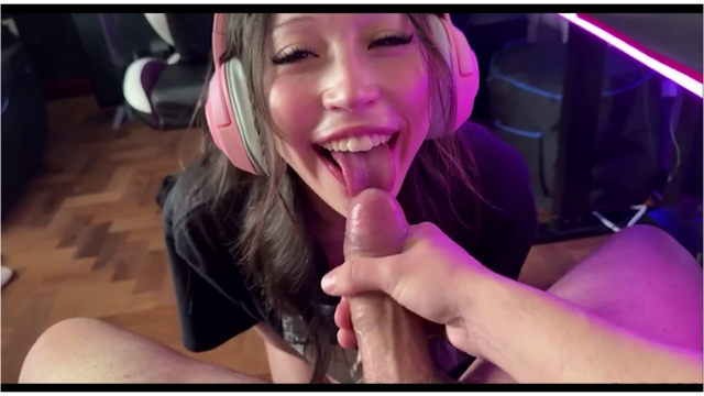 MewSlut Gives BJ After Losing A Bet In Valorant